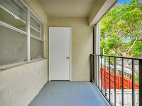 15685 SW 82nd Cir Ln 28, Miami FL 33193