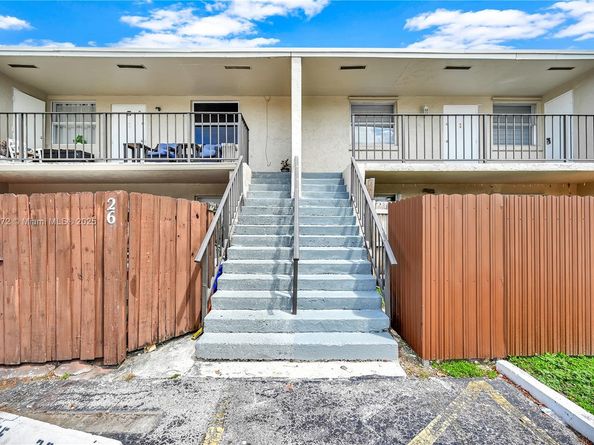15685 SW 82nd Cir Ln 28, Miami FL 33193