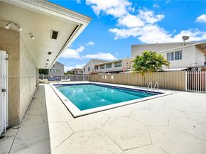 15685 SW 82nd Cir Ln 28, Miami FL 33193