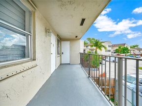 15685 SW 82nd Cir Ln 28, Miami FL 33193
