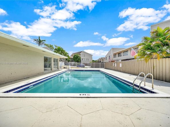 15685 SW 82nd Cir Ln 28, Miami FL 33193