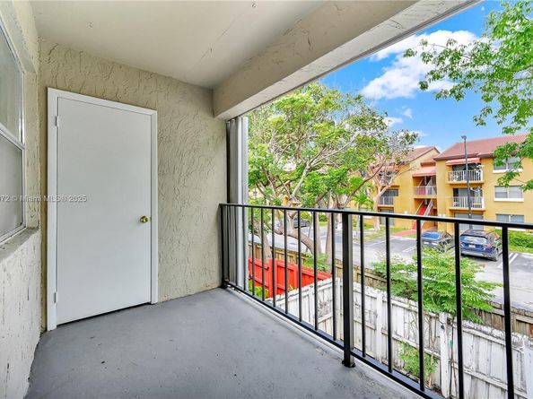 15685 SW 82nd Cir Ln 28, Miami FL 33193