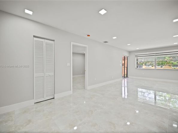 15685 SW 82nd Cir Ln 28, Miami FL 33193