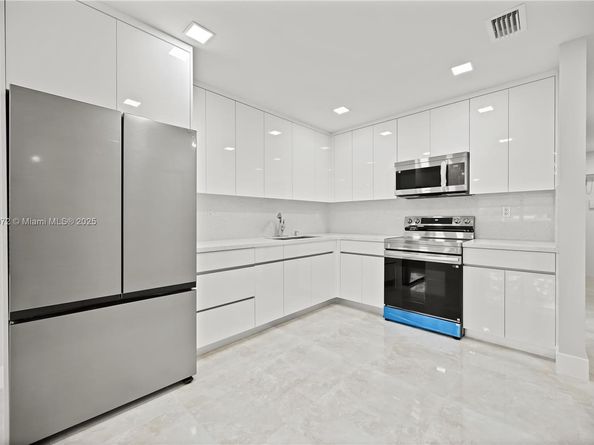 15685 SW 82nd Cir Ln 28, Miami FL 33193