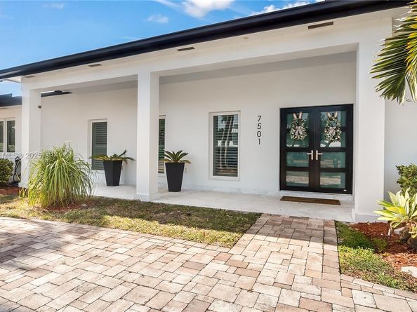 7501 SW 174th St, Palmetto Bay FL 33157