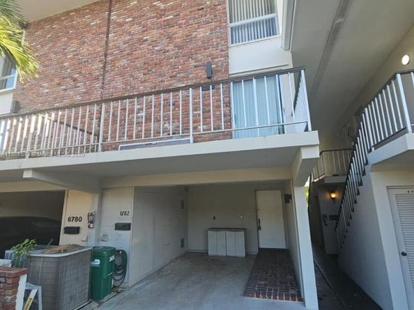6782 Brookline Dr 6782, Hialeah FL 33015