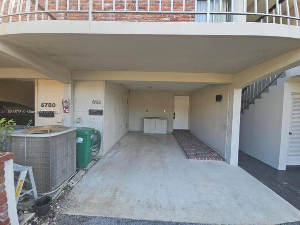6782 Brookline Dr 6782, Hialeah FL 33015