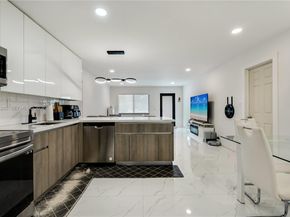 5635 Pierce St, Hollywood FL 33021