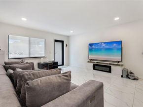 5635 Pierce St, Hollywood FL 33021