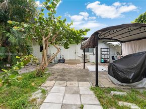 5635 Pierce St, Hollywood FL 33021