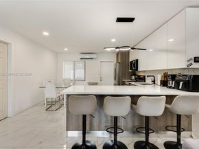 5635 Pierce St, Hollywood FL 33021