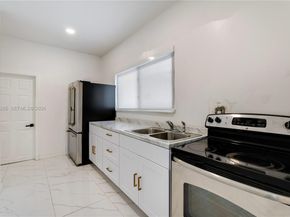 5635 Pierce St, Hollywood FL 33021