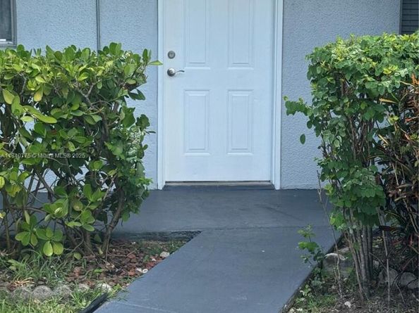 112 S Royal Park Dr 1C, Oakland Park FL 33309