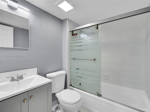 112 S Royal Park Dr 1C, Oakland Park FL 33309