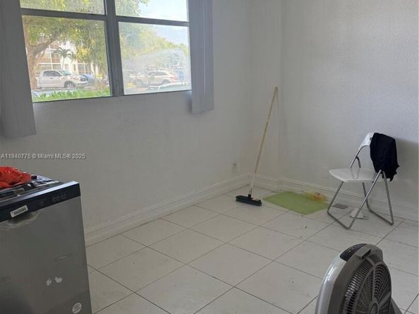 112 S Royal Park Dr 1C, Oakland Park FL 33309