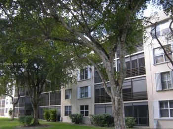 112 S Royal Park Dr