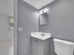 112 S Royal Park Dr 1C, Oakland Park FL 33309