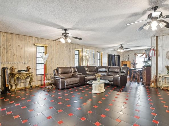 469 NW 69th St, Miami FL 33150