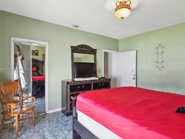 469 NW 69th St, Miami FL 33150