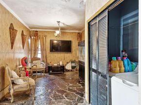 469 NW 69th St, Miami FL 33150