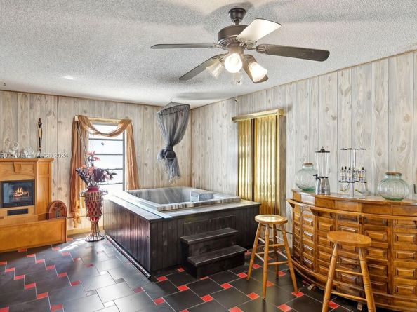 469 NW 69th St, Miami FL 33150