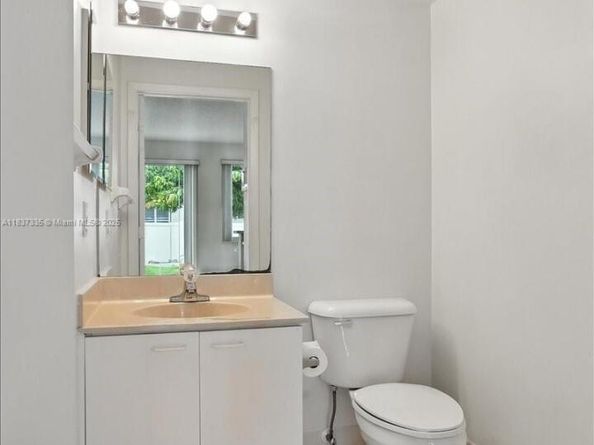 15677 NW 12th Mnr, Pembroke Pines FL 33028