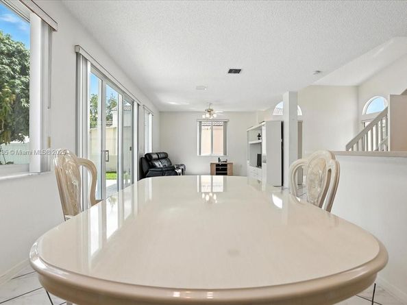 15677 NW 12th Mnr, Pembroke Pines FL 33028