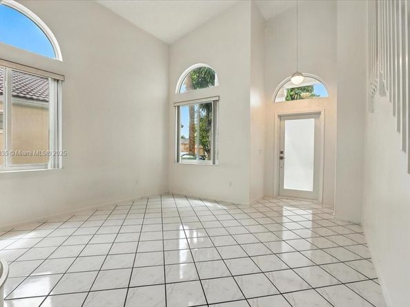 15677 NW 12th Mnr, Pembroke Pines FL 33028
