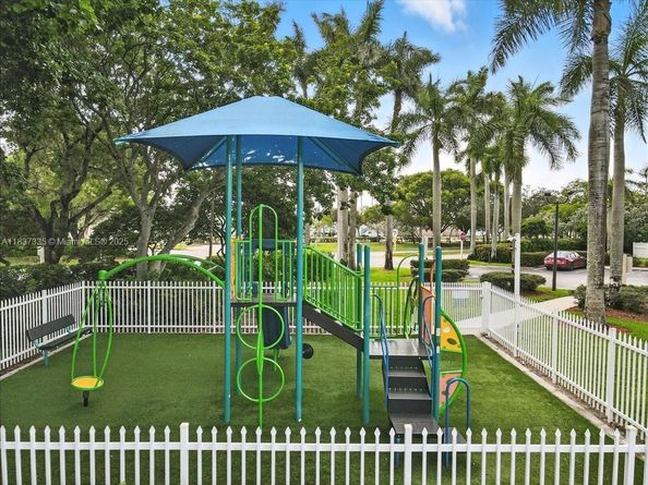 15677 NW 12th Mnr, Pembroke Pines FL 33028