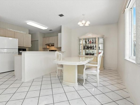 15677 NW 12th Mnr, Pembroke Pines FL 33028