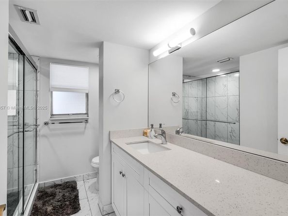 3524 Via Poinciana 302, Lake Worth FL 33467