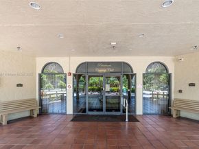 3524 Via Poinciana 302, Lake Worth FL 33467