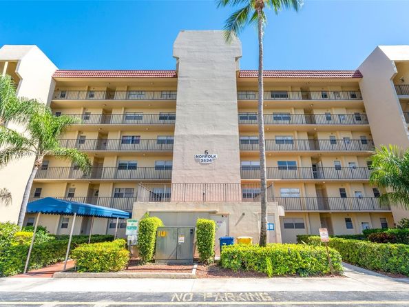 3524 Via Poinciana 302, Lake Worth FL 33467
