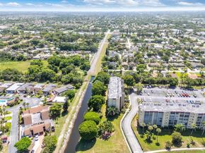 3524 Via Poinciana 302, Lake Worth FL 33467