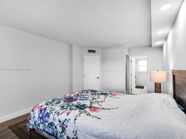 3524 Via Poinciana 302, Lake Worth FL 33467