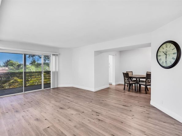 3524 Via Poinciana 302, Lake Worth FL 33467