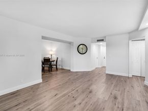 3524 Via Poinciana 302, Lake Worth FL 33467