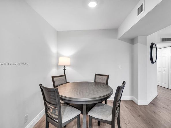 3524 Via Poinciana 302, Lake Worth FL 33467