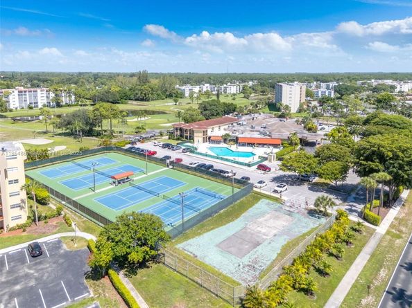 3524 Via Poinciana 302, Lake Worth FL 33467