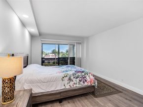 3524 Via Poinciana 302, Lake Worth FL 33467