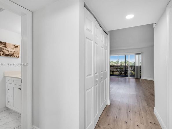 3524 Via Poinciana 302, Lake Worth FL 33467