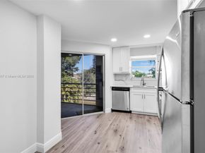3524 Via Poinciana 302, Lake Worth FL 33467
