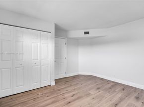 3524 Via Poinciana 302, Lake Worth FL 33467