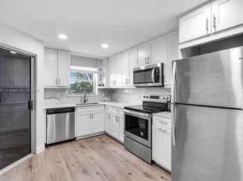 3524 Via Poinciana