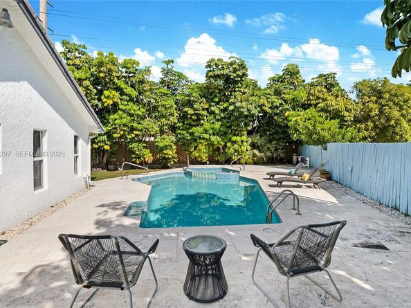 1925 NE 214th Ter, Miami FL 33179