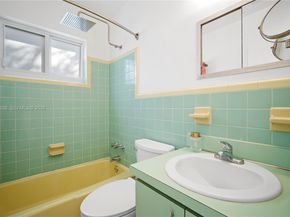 1360 NE 138th St, North Miami FL 33161
