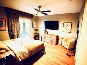 1335 Lenox Ave, Miami Beach FL 33139