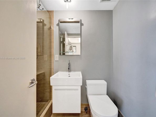 20281 E Country Club Dr 607, Aventura FL 33180