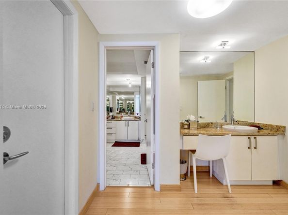 20281 E Country Club Dr 607, Aventura FL 33180