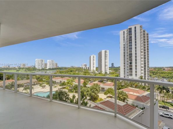 20281 E Country Club Dr 607, Aventura FL 33180